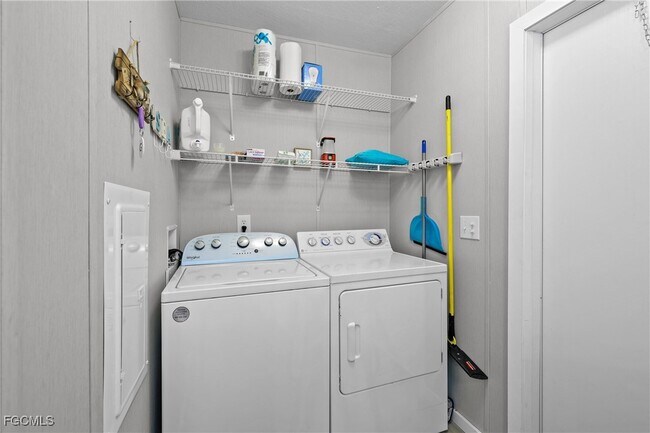 Building Photo - 1747 Beverly Dr