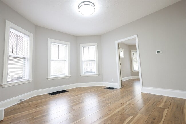 Building Photo - 31 Graham St