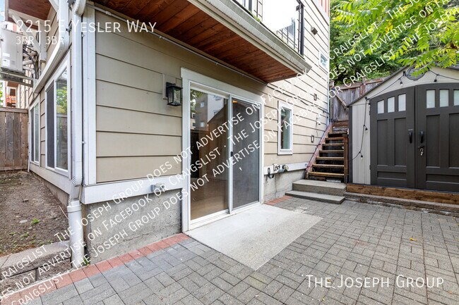 Building Photo - 2215 E Yesler Wy