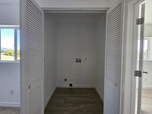 Building Photo - Goleta Properties