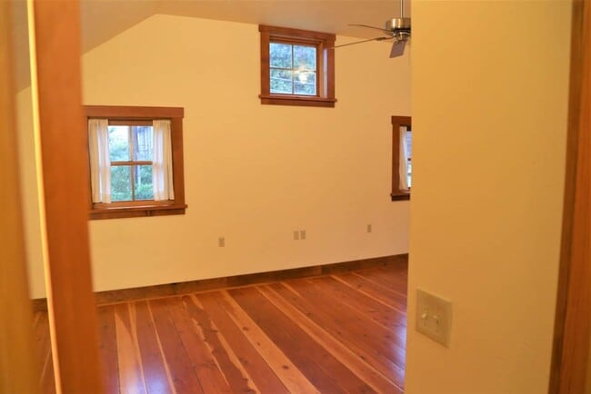 Building Photo - Extraordinary 2bed/2bath Loft in Historic Barn next door to Oregon State
