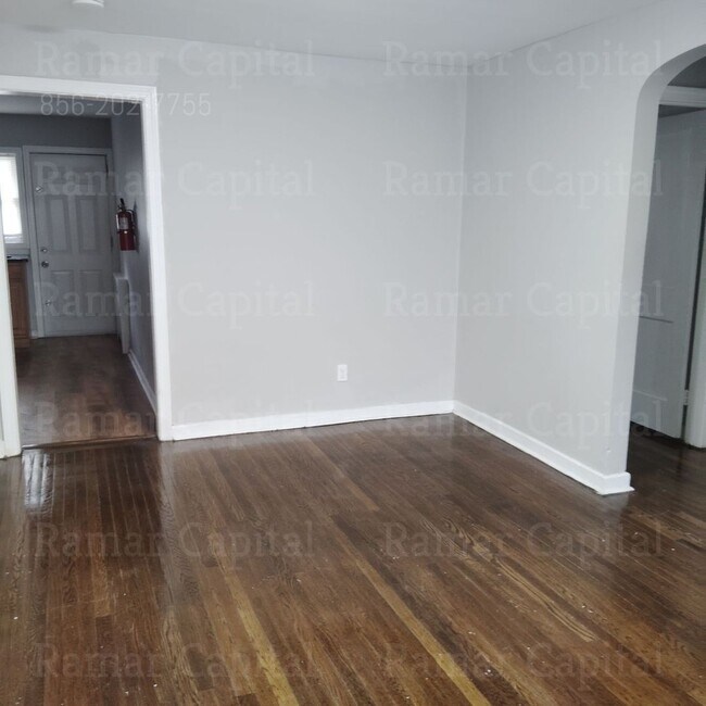 Building Photo - 1532 Bradley Ave