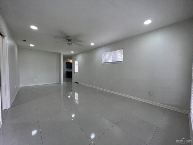 Building Photo - 45 S 17th St