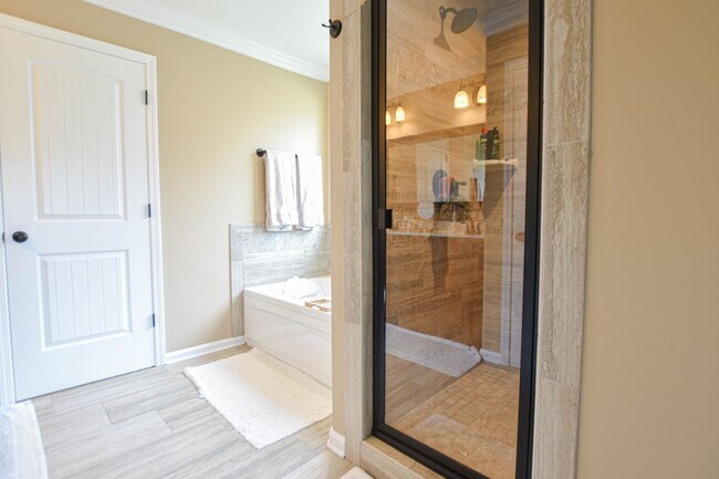 Building Photo - Pet Friendly Four Bedroom!