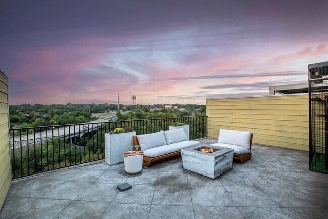 Building Photo - 221 Adams St