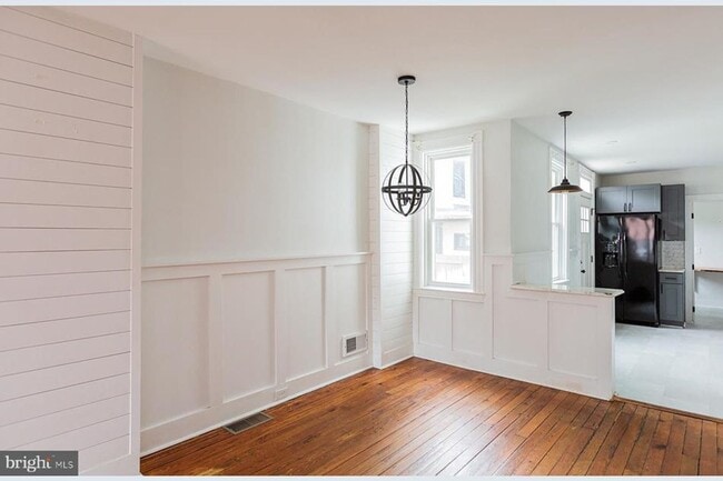 Building Photo - Charming 2 Bedroom Home with Modern Amenit...