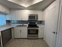 Building Photo - 721 SE 1st Way