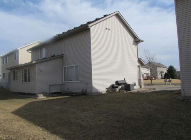Building Photo - 1624 Philipp Way