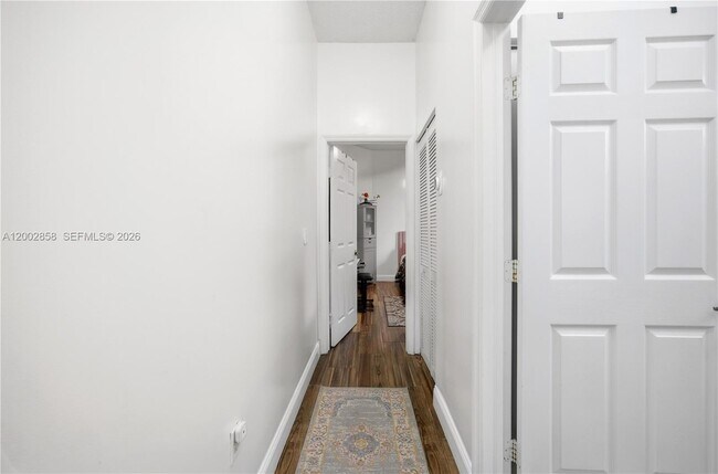 Building Photo - 2615 SE 5th Ct