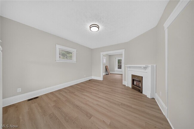 Building Photo - 10524 Lee Ave