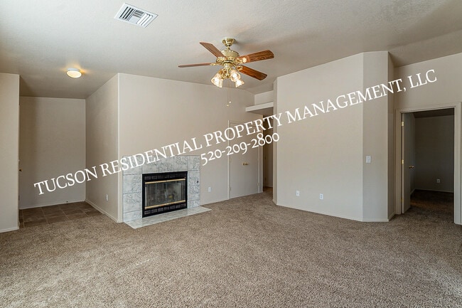 Building Photo - 5891 E Farmridge Dr