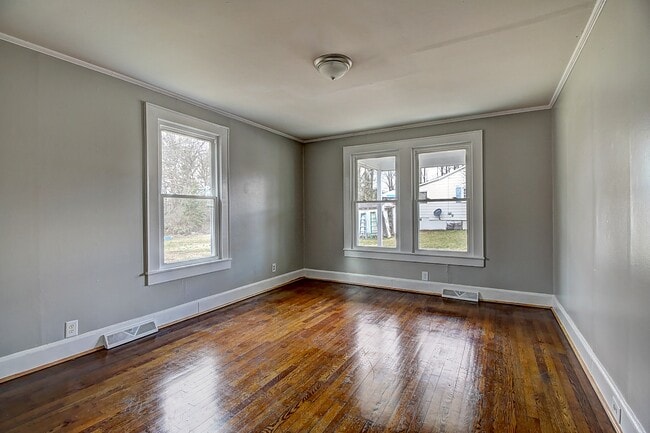 Building Photo - 824 Hamrick St