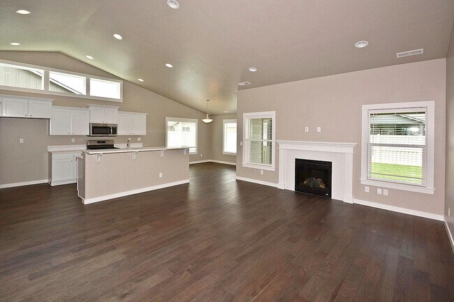 Building Photo - Single Level 3 Bedroom 3 Bathroom Home in South Meridian