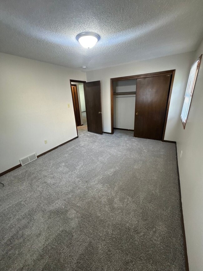 Building Photo - 927/929 Herold Avenue
