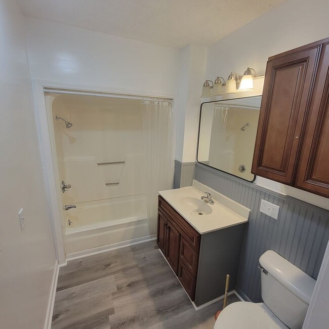 Building Photo - 3/2 -Bonus Room & Basement-Livingston