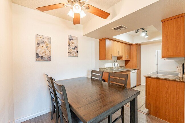 Building Photo - Available until 12/28/25 - Heart of Scottsdale