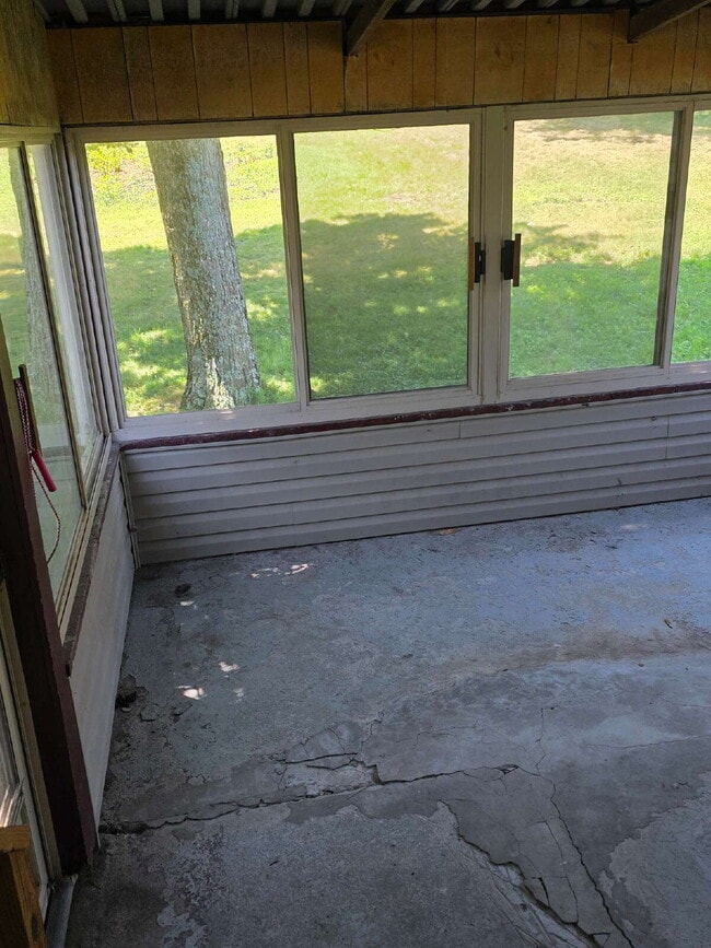 Building Photo - "Charming 3-Bedroom Home with Gleaming Har...