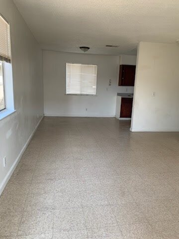 Livingroom-Sala - 609 Moore St