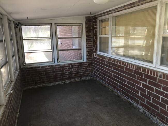 Building Photo - r7926