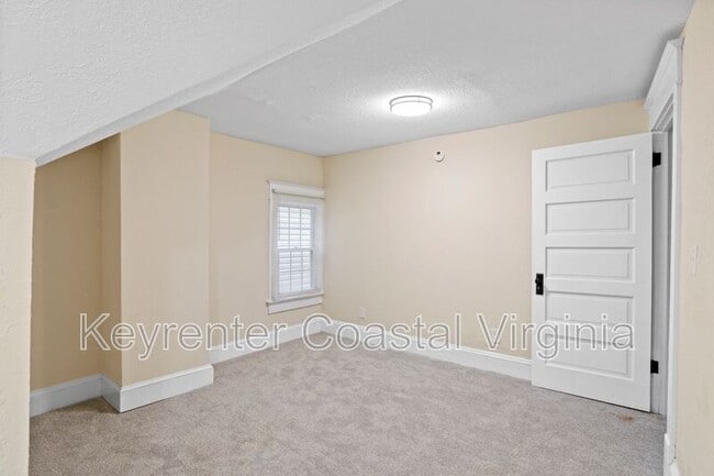 Building Photo - 635 37th St