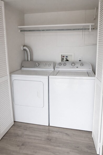 Building Photo - 475 Wall St