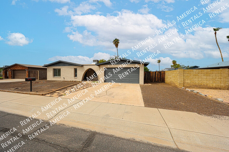 Building Photo - 10642 N 47th Dr