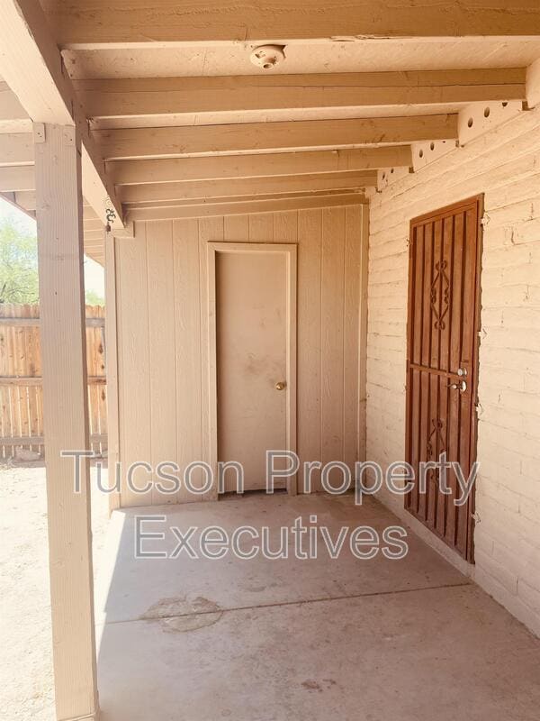 Building Photo - 5760 S Park Ave