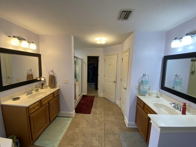 Building Photo - 2722 Lakes Edge Ln