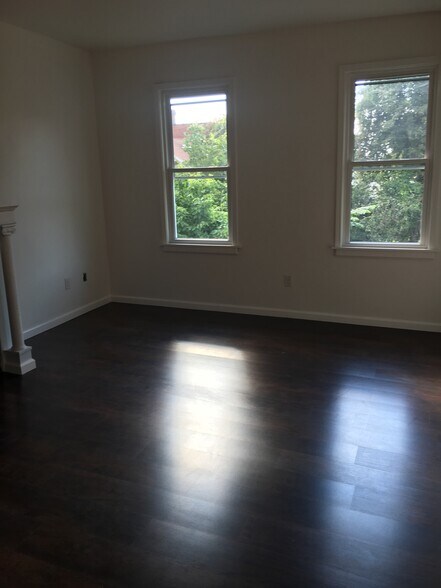 Building Photo - 3306 Iowa St