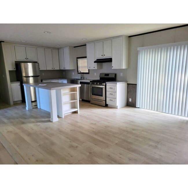 Building Photo - 300 W Albert St