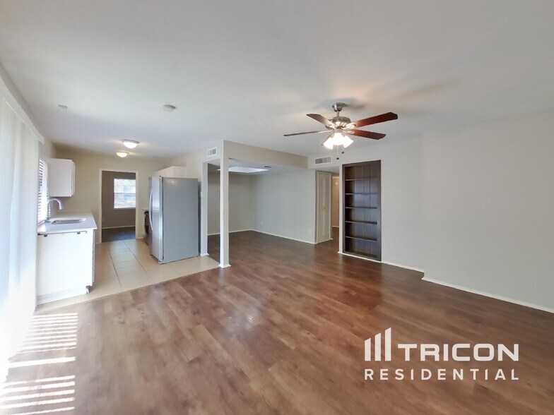 Building Photo - 7125 Hardwood Trail