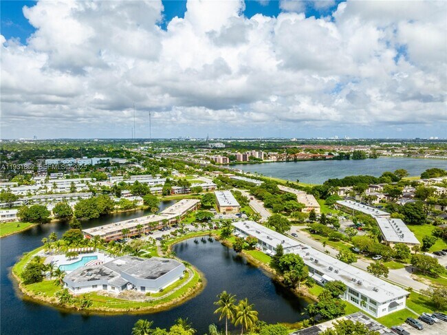 Building Photo - 20310 NE 2nd Ave