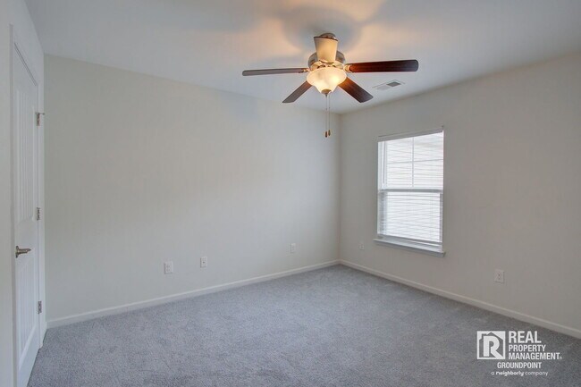 Building Photo - 221 S Lamplighter Ln
