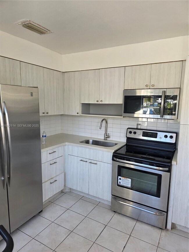 Building Photo - 1340 NE 146th St