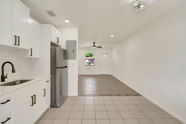 Building Photo - 6126 SW 19th St