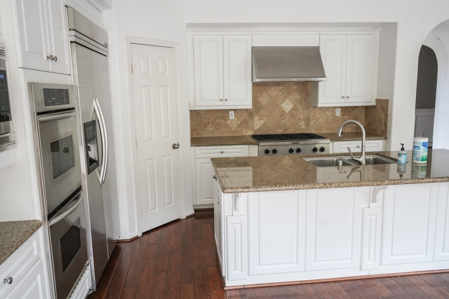 kitchen - 1882 Shadetree Dr