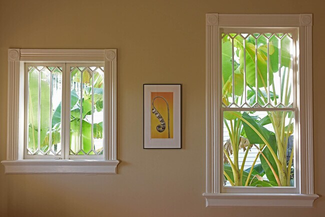 Building Photo - 6021 Coliseum St