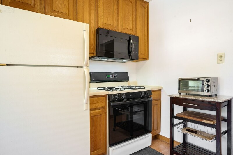 Building Photo - 7416 Van Buren Ave