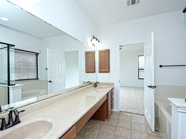 Building Photo - 501 Willow Walk Dr
