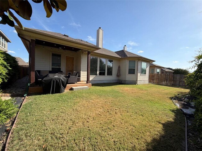 Building Photo - 104 Canyon Lake Ln