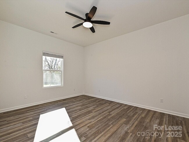 Building Photo - 1349 Russell St