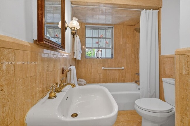 Building Photo - 1305 Alhambra Cir