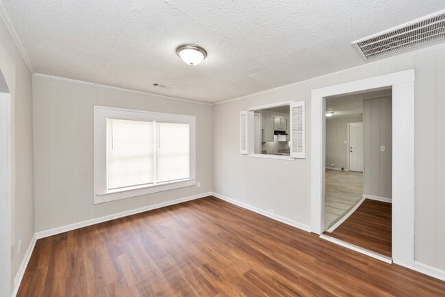 Building Photo - Stylish 4BR/2BA Home in Tuscaloosa – Moder...
