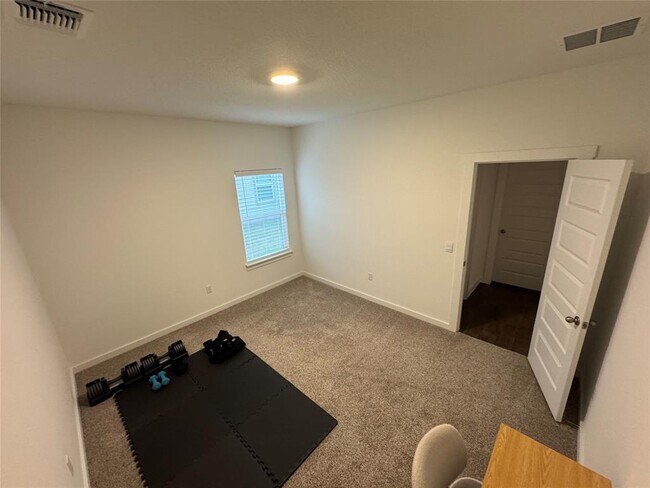 Building Photo - 204 James River Dr