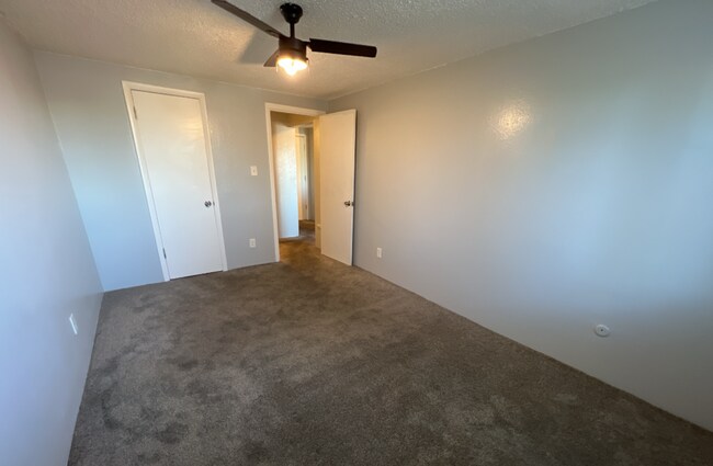 Building Photo - 1 Bedroom 1 Bathroom Available in Country Club Villas!  **Move-In Special**