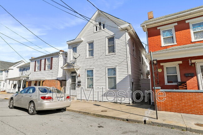 Building Photo - 721 2nd St
