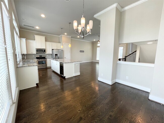 Building Photo - 5813 Petty St