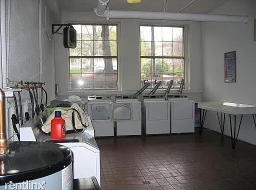 Building Photo - 48 Forest St