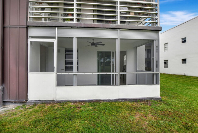 Building Photo - 969 Normandy U