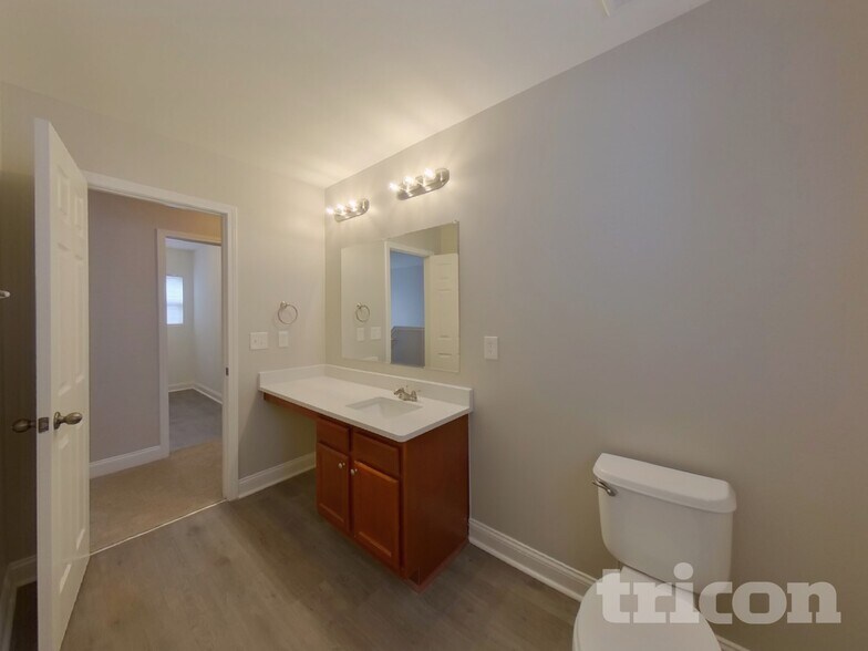 Building Photo - 4736 Abercromby St